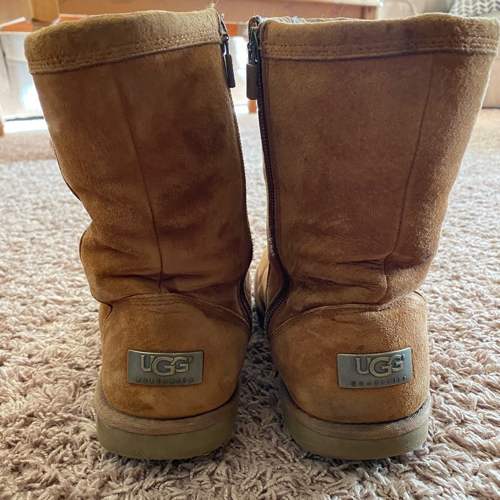 Women’s chestnut Uggs